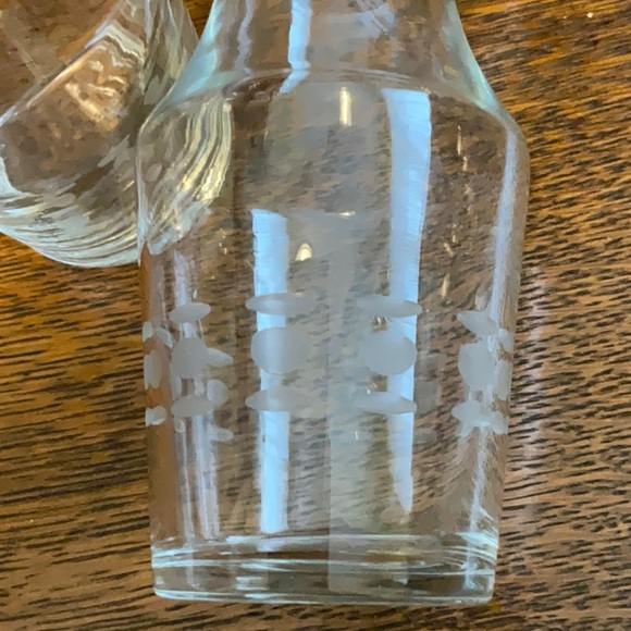 3 for $20 item - Pair of Vintage Wine Decanters - Picture 3 of 6